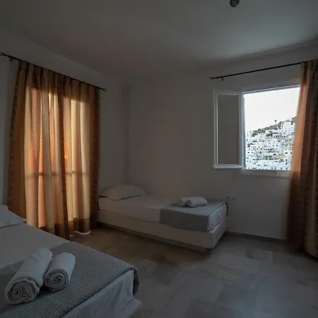 Aphrodite & 2* Chora (Ios)