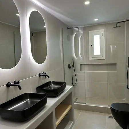 Aphrodite & 2* Chora (Ios)