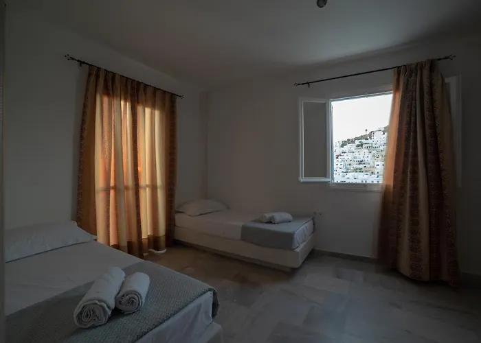 Aphrodite & 2* Chora (Ios)