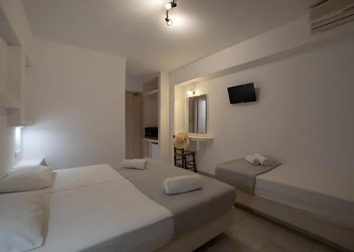 Aphrodite & Hotel Chora (Ios)