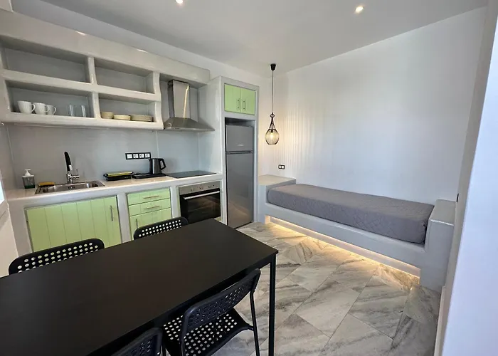 Aphrodite & Hotel 2*