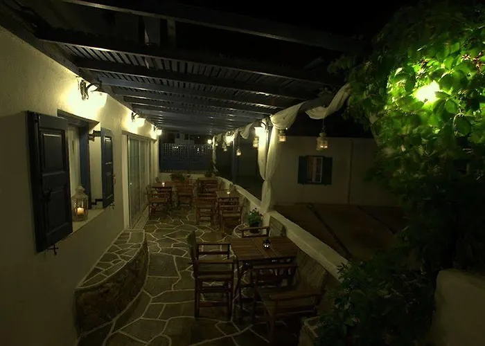 Aphrodite & 2* Chora (Ios)