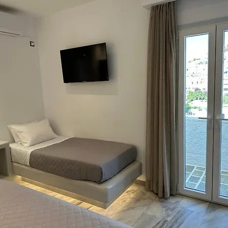 Aphrodite & 2* Chora d'Ios