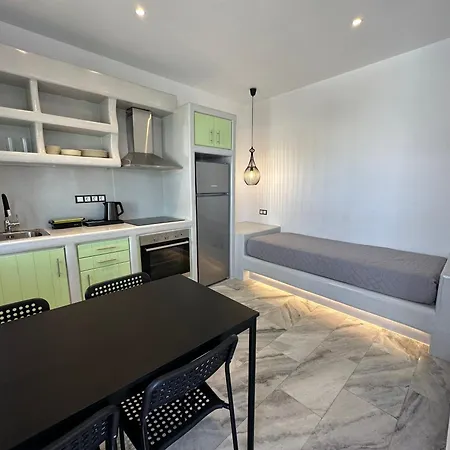 Aphrodite & Hotel 2*