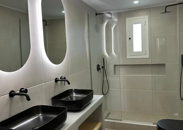 Aphrodite & 2* Chora