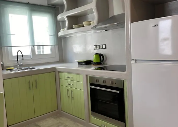 Aphrodite & Hotell 2*