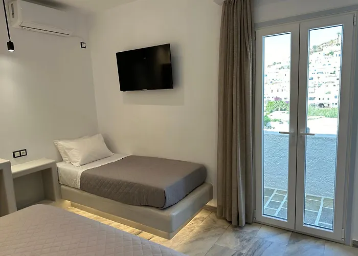 Aphrodite & 2* Chora