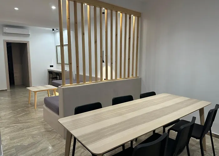 Aphrodite & Hotel Chora